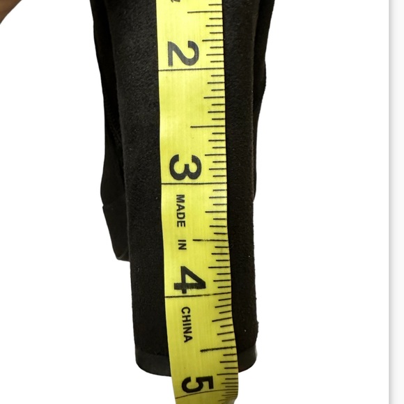 NEW HEELED BLACK BOOTS - Picture 3 of 4